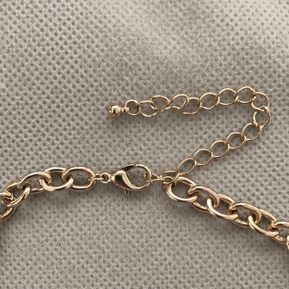 Bib style Necklace - Picture 4 of 4